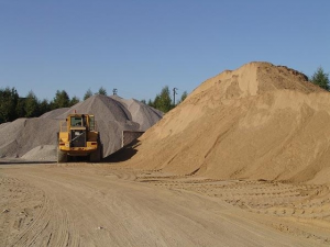 Песок карьерный и речной, оптом и с доставкой от завода Основа-бетон